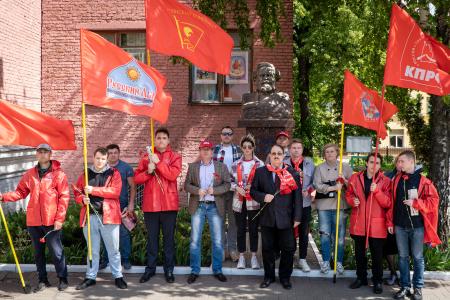 Курск. Революционное учение придаёт силы и уверенность в борьбе!