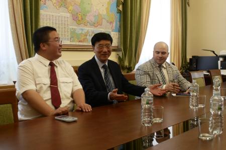 Репортаж о рабочей встрече в Москве руководства РУСО с китайским академиком Чен Эньфу
