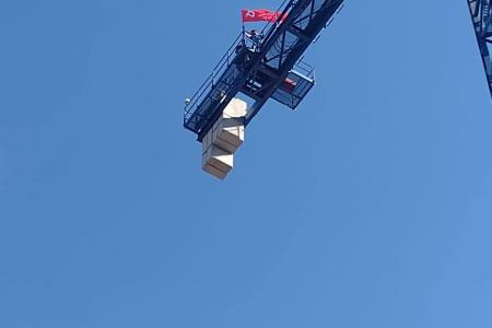 Крановщики Нижнего Новгорода совместно с НРО КПРФ поздравили нижегородцев с Днем Победы