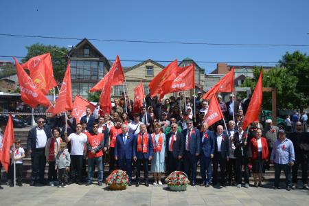 Дагестан. Возложение цветов на День Победы в Махачкале: дань уважения героям и сохранение памяти о войне