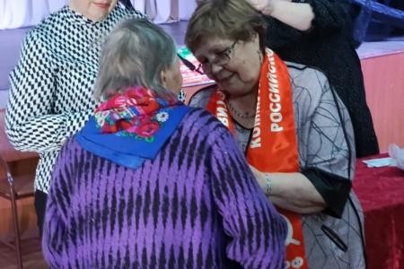 Забайкальские коммунисты наградили детей войны Ясногорска Оловяннинского района в преддверии 9 Мая