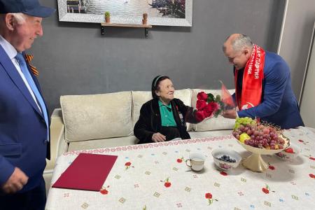 Лидер дагестанских коммунистов Самир Абдулхаликов поздравил c Днем Победы вeтеранов Великой Отечественной войны