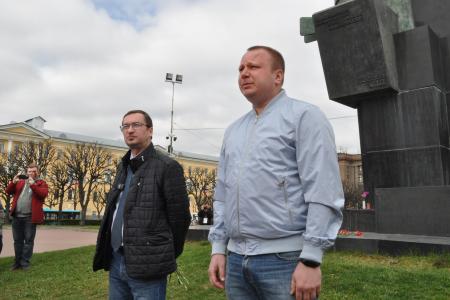 Санкт-Петербург. Коммунисты пришли к памятнику Ленину на Первомай