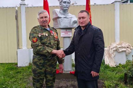Чувашия. В Канашском районе коммунисты установили бюст В.И. Чапаева