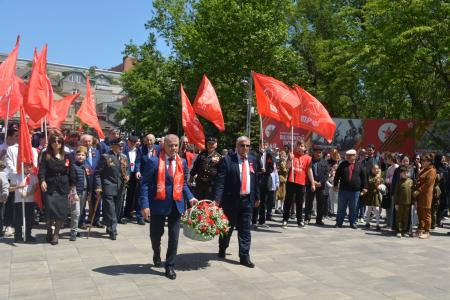 Дагестан. Возложение цветов на День Победы в Махачкале: дань уважения героям и сохранение памяти о войне