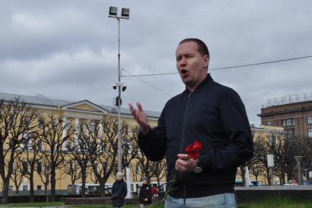 Санкт-Петербург. Коммунисты пришли к памятнику Ленину на Первомай