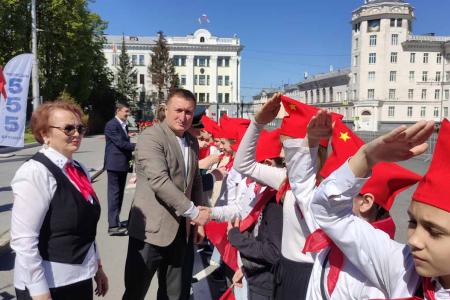 В Чебоксарах прошла торжественная линейка, посвящённая Дню пионерии