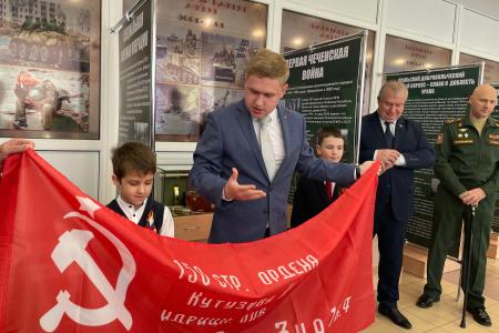 Свердловские коммунисты открыли музей воинской славы в екатеринбургской школе № 59