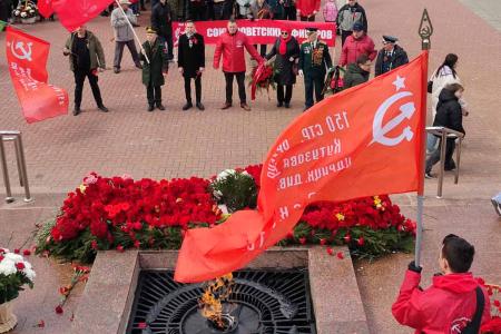 Коммунисты Чувашии отметили 9 Мая возложением цветов к воинским мемориалам