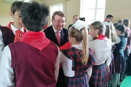 Н.Н. Иванов провёл торжественную линейку посвящения в пионеры и объявил о начале тимуровского движения в Курской области