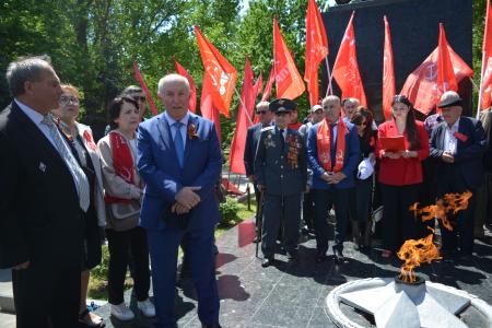 Дагестан. Возложение цветов на День Победы в Махачкале: дань уважения героям и сохранение памяти о войне