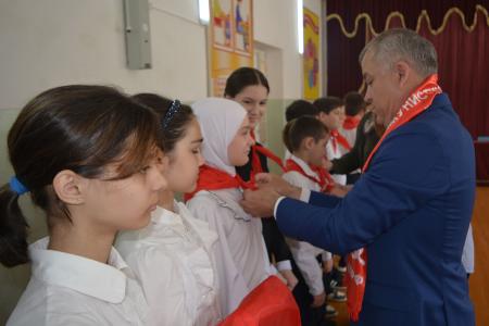 Республика Дагестан. Торжественный прием в пионеры в Махачкале
