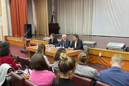 Свердловская область. Депутаты-коммунисты призвали молодых кировоградцев активнее влиять на политические процессы в обществе