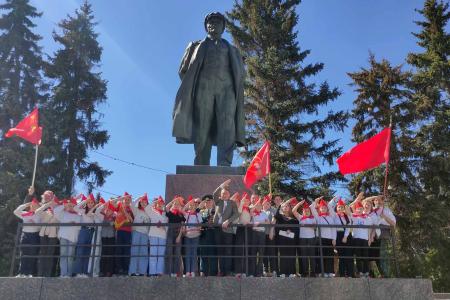 В Чебоксарах прошла торжественная линейка, посвящённая Дню пионерии