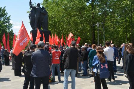 Дагестан. Возложение цветов на День Победы в Махачкале: дань уважения героям и сохранение памяти о войне