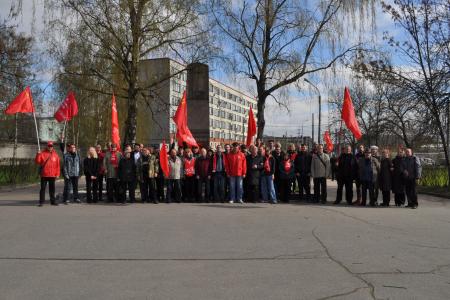 В Ленинграде (Санкт-Петербурге) празднование Первомая началось у монумента первой революционной маевке