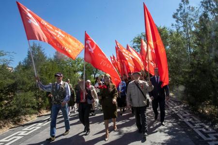 Коммунисты Калмыкии во главе с Николаем Нуровым приняли участие в праздновании Дня Победы в Элисте