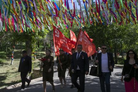 Коммунисты Калмыкии во главе с Николаем Нуровым приняли участие в праздновании Дня Победы в Элисте