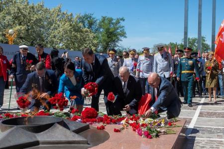 Коммунисты Калмыкии во главе с Николаем Нуровым приняли участие в праздновании Дня Победы в Элисте