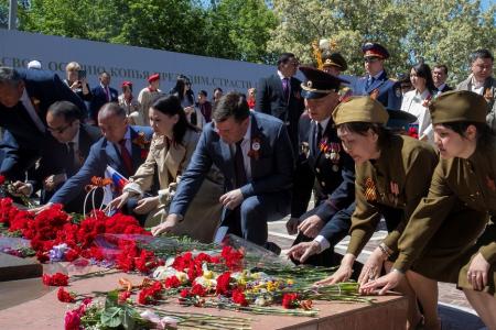 Коммунисты Калмыкии во главе с Николаем Нуровым приняли участие в праздновании Дня Победы в Элисте
