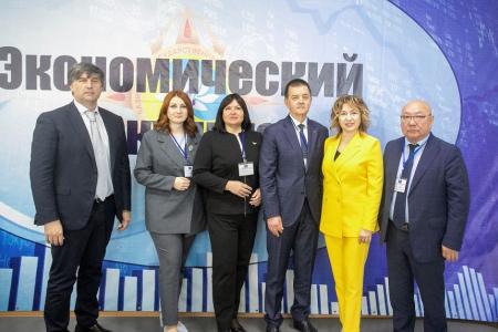 Глава фракции КРО КПРФ в парламенте Калмыкии Николай Нуров принял участие в работе конференции Южно-Российской Парламентской Ассоциации