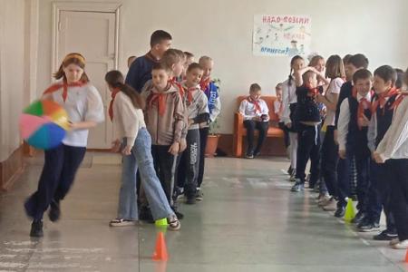 Массовыми детскими мероприятиями отметили День пионерии в Амурской области