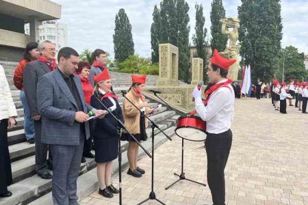День пионерии на Ставрополье. В пионеры принято около 300 ребят