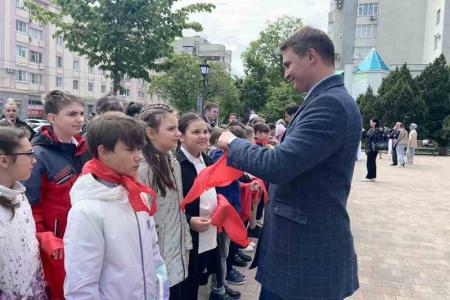 День пионерии на Ставрополье. В пионеры принято около 300 ребят