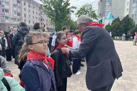 День пионерии на Ставрополье. В пионеры принято около 300 ребят