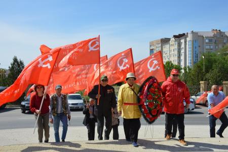 Коммунисты Калмыкии провели автопробег, посвященный 79-й годовщине Великой Победы