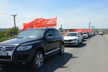 Коммунисты Калмыкии провели автопробег, посвященный 79-й годовщине Великой Победы