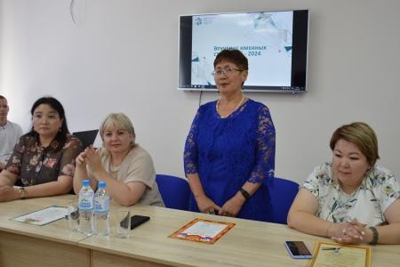 Первый секретарь Калмыцкого рескома партии Николай Нуров вручил именные стипендии студентам КФ РГУ СоцТех