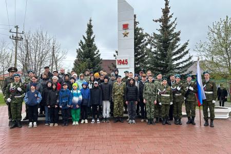 Коммунисты Тюмени приняли участие в организации марш-броска «Зеленый десант», посвященный празднованию Победы в Великой Отечественной войне