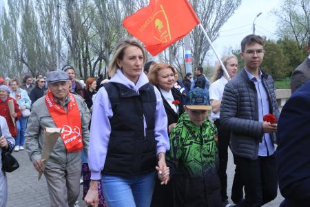 Омск. Коммунисты возложили цветы к Вечному Огню