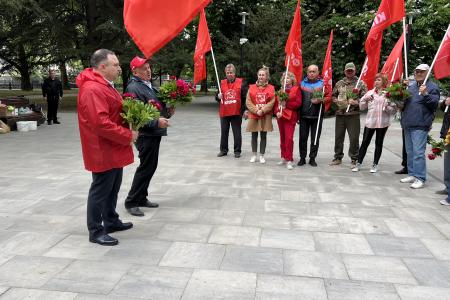 Крымские коммунисты отметили День Международной солидарности трудящихся субботником