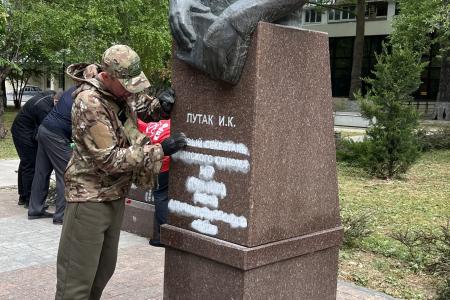 Крымские коммунисты отметили День Международной солидарности трудящихся субботником