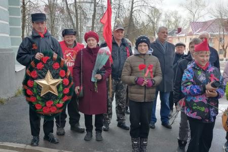 Коммунисты Ленинградской области серией мероприятий в десятках населенных пунктов региона отметили 79-ю годовщину Победы советского народа в Великой Отечественной войне