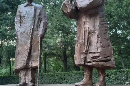 Иван Мельников выступил в Пекине на открытии памятника «Диалог Максима Горького и Лу Синя»: «Гуманитарное сотрудничество – неотъемлемая часть российско-китайских отношений»