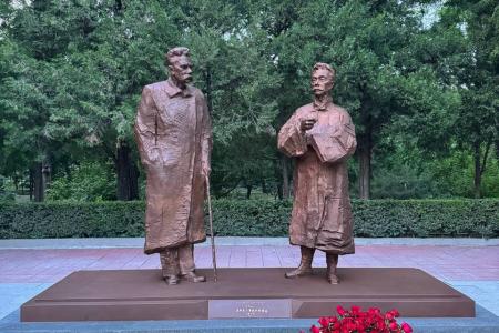 Иван Мельников выступил в Пекине на открытии памятника «Диалог Максима Горького и Лу Синя»: «Гуманитарное сотрудничество – неотъемлемая часть российско-китайских отношений»