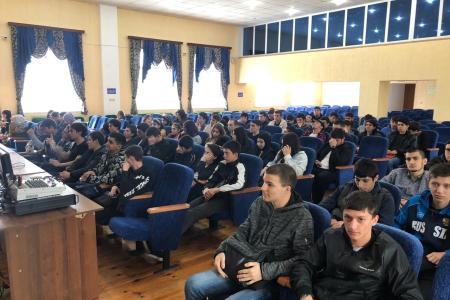 Встреча комсомольцев со студентами в Махачкале на тему Великой Отечественной войны: память и гордость