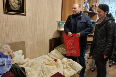 Рязанская область. В преддверии 9 мая депутаты-коммунисты поздравили ветеранов с праздником