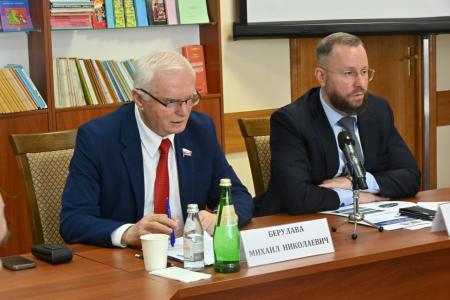 М.Н. Берулава провел выездное заседание комиссии Экспертного совета при Комитете ГД по просвещению по вопросам государственной регламентации образовательной деятельности