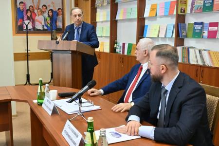 М.Н. Берулава провел выездное заседание комиссии Экспертного совета при Комитете ГД по просвещению по вопросам государственной регламентации образовательной деятельности