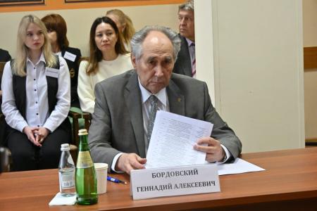 М.Н. Берулава провел выездное заседание комиссии Экспертного совета при Комитете ГД по просвещению по вопросам государственной регламентации образовательной деятельности