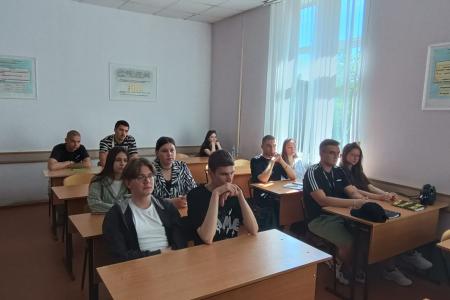 Рязанская область. Лидер местных коммунистов Д.С. Сидоров выступил перед студентами