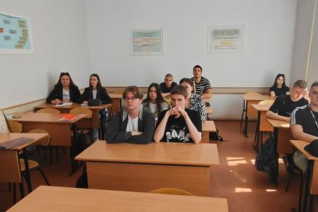Рязанская область. Лидер местных коммунистов Д.С. Сидоров выступил перед студентами