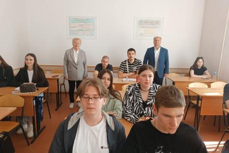Рязанская область. Лидер местных коммунистов Д.С. Сидоров выступил перед студентами