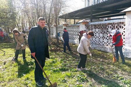 Тюменские коммунисты в преддверии Первомая провели Ленинский субботник