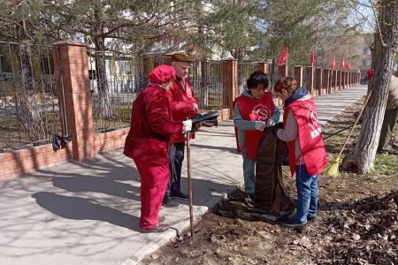Тюменские коммунисты в преддверии Первомая провели Ленинский субботник