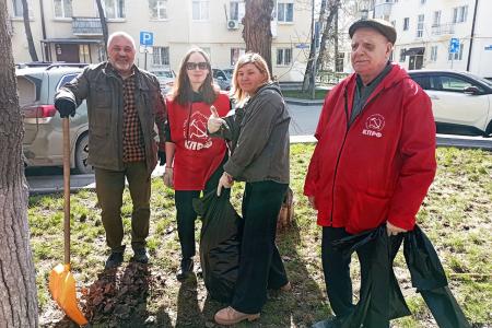 Тюменские коммунисты в преддверии Первомая провели Ленинский субботник